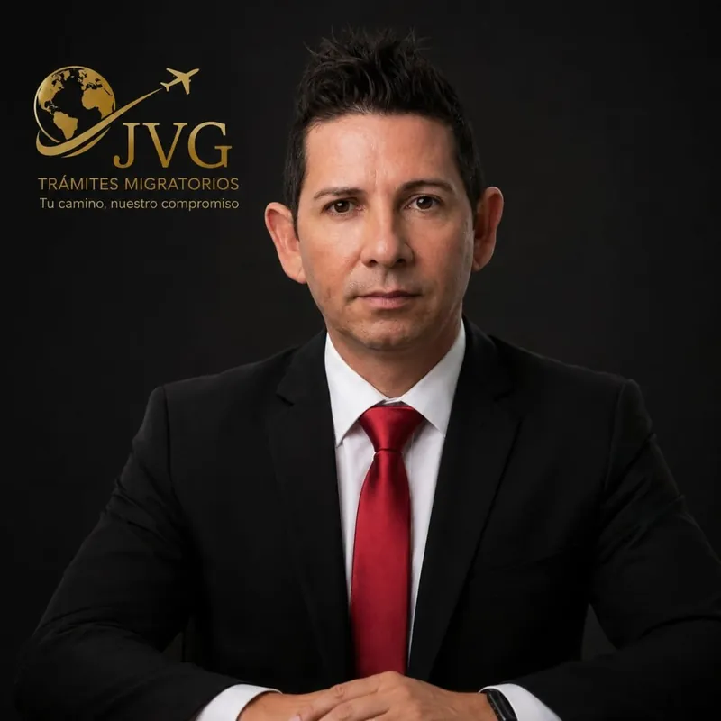 Josue Vega Gómez, Licenciado en Derecho · Especialista en Trámites Migratorios