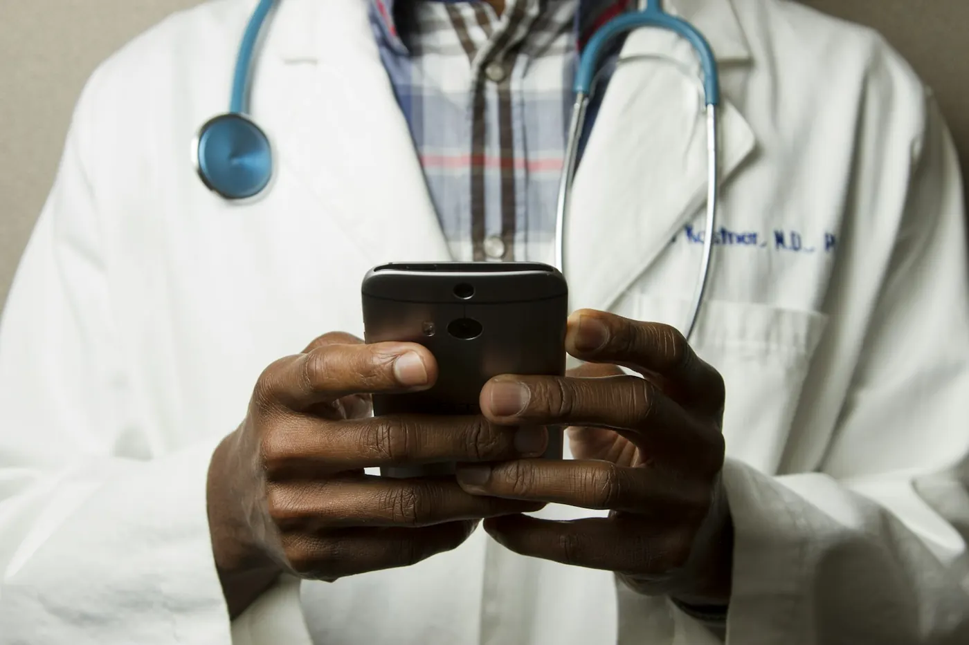 Médicos y personal de salud
